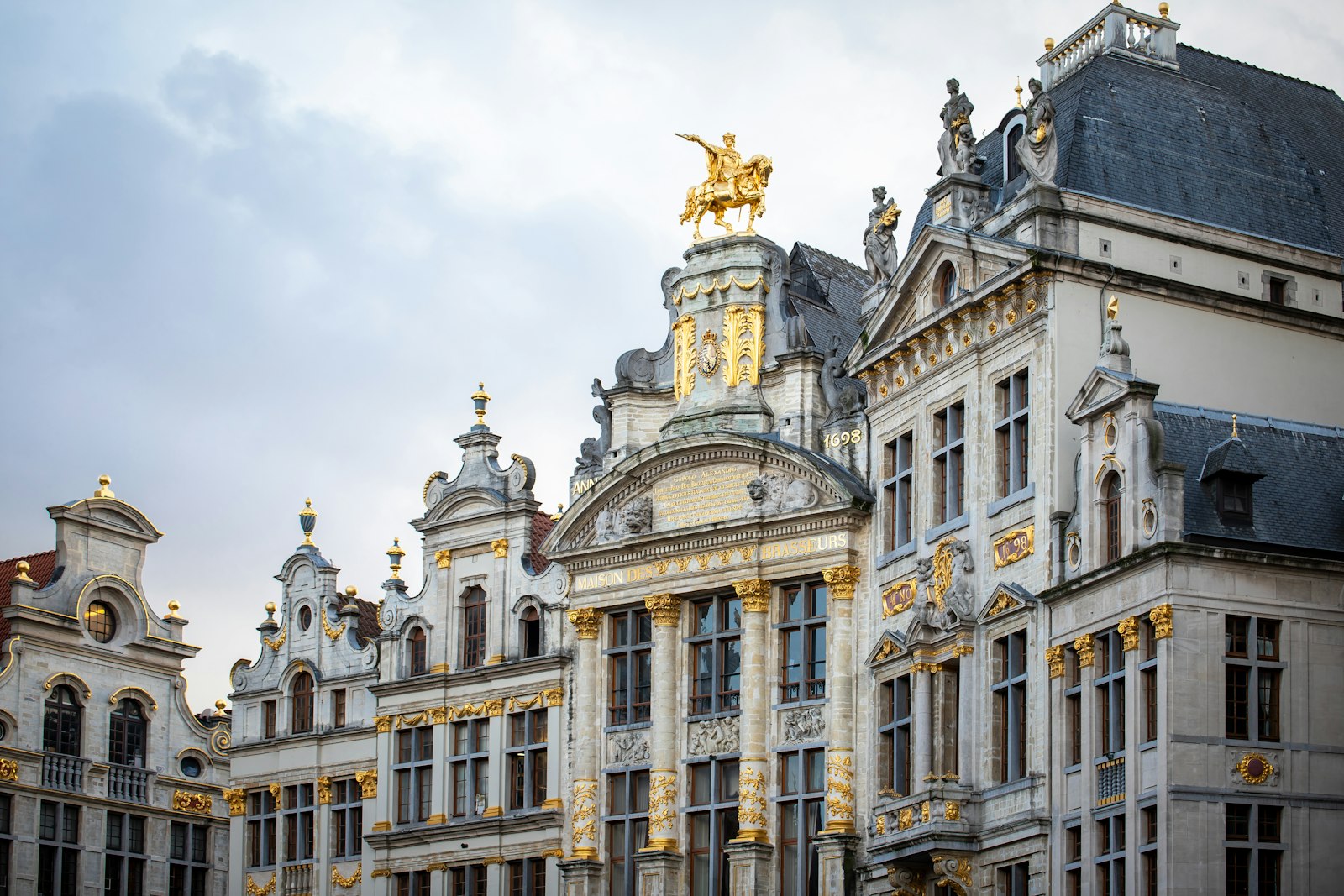 Façades dorées de la Grand-Place de Bruxelles